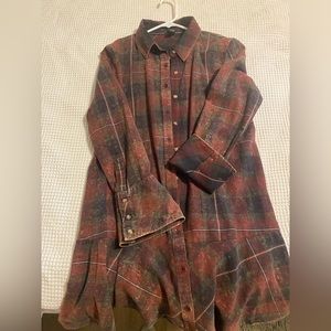 Oversized flannel - pleated detail on the bottom